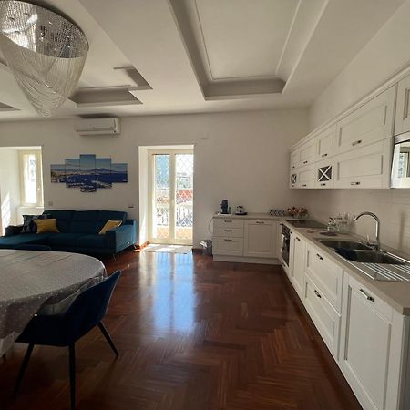 Holiday Home Mar Pacifico Napoli Екстериор снимка